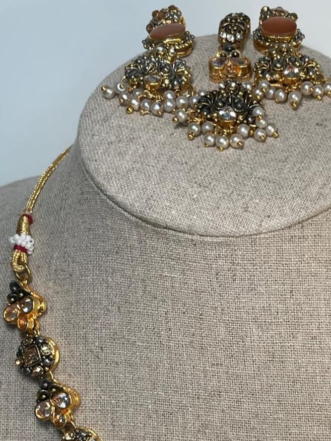 Antique-Style Peach Stone Set - Image 3