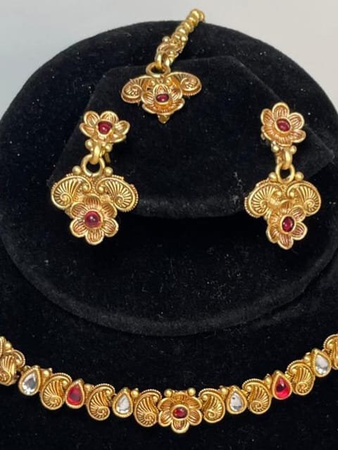 Gold Floral Maang Tikka Set - Image 3