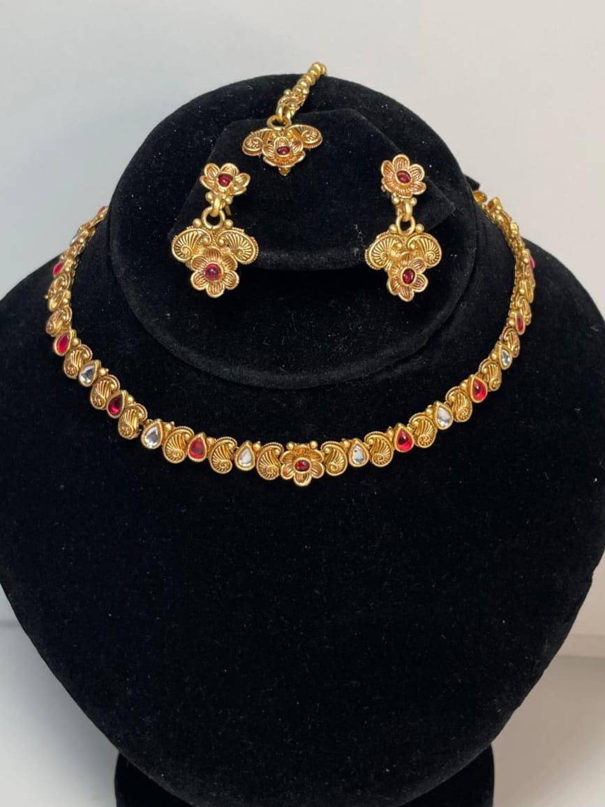 Gold Floral Maang Tikka Set - Image 2
