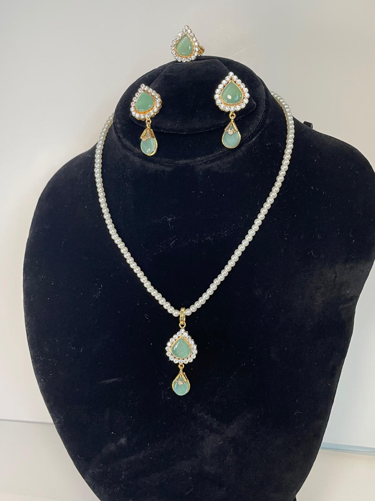 Amber and mint necklace set - Image 2
