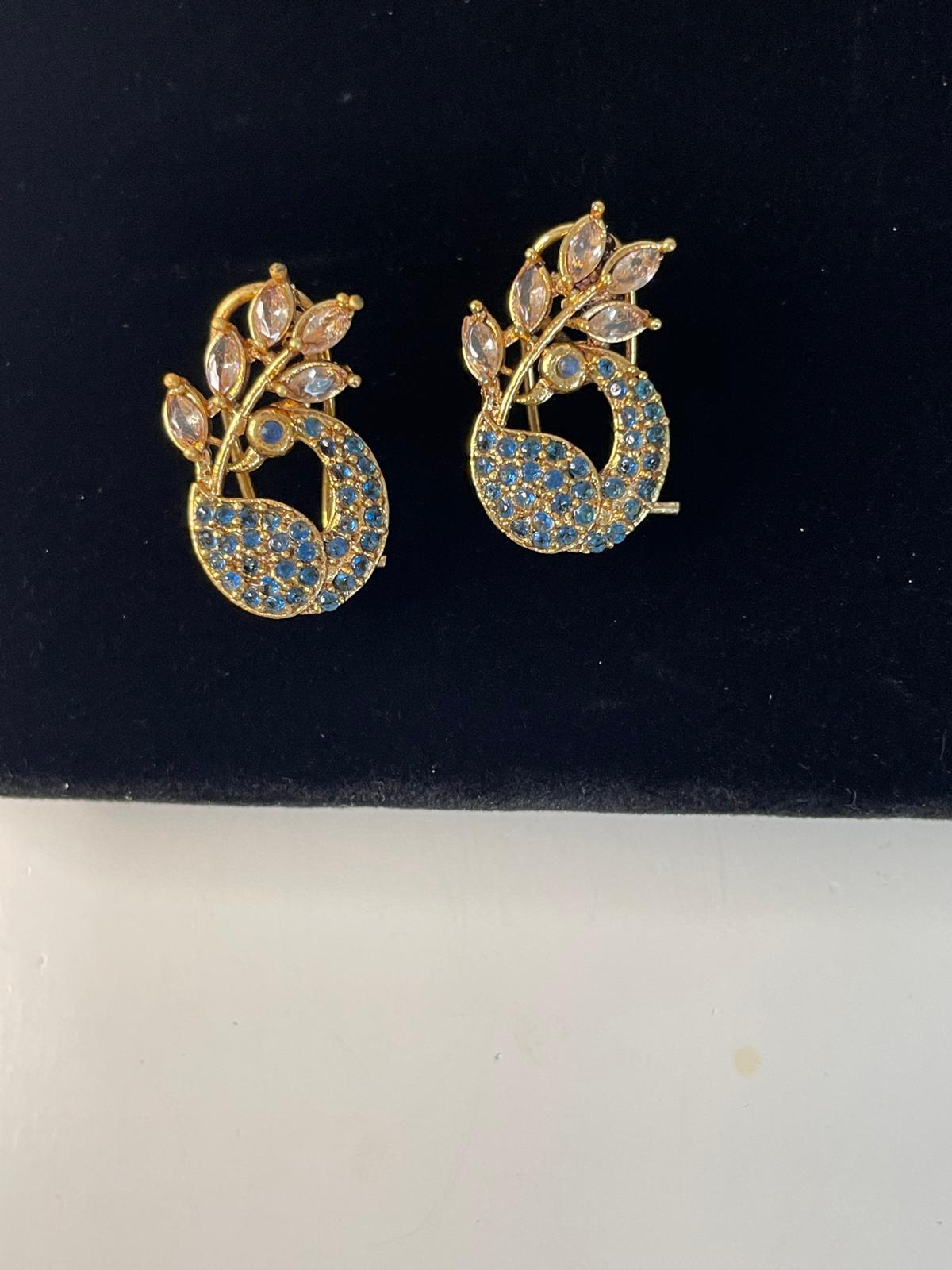Peacock-inspired stud - Image 3