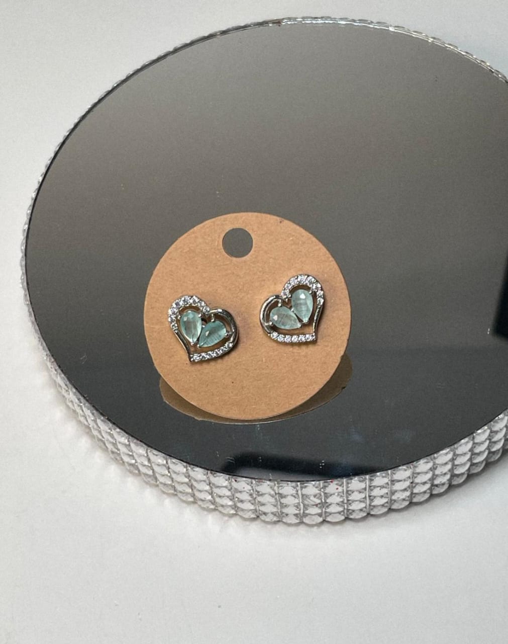 Heart-shaped stud - Image 2
