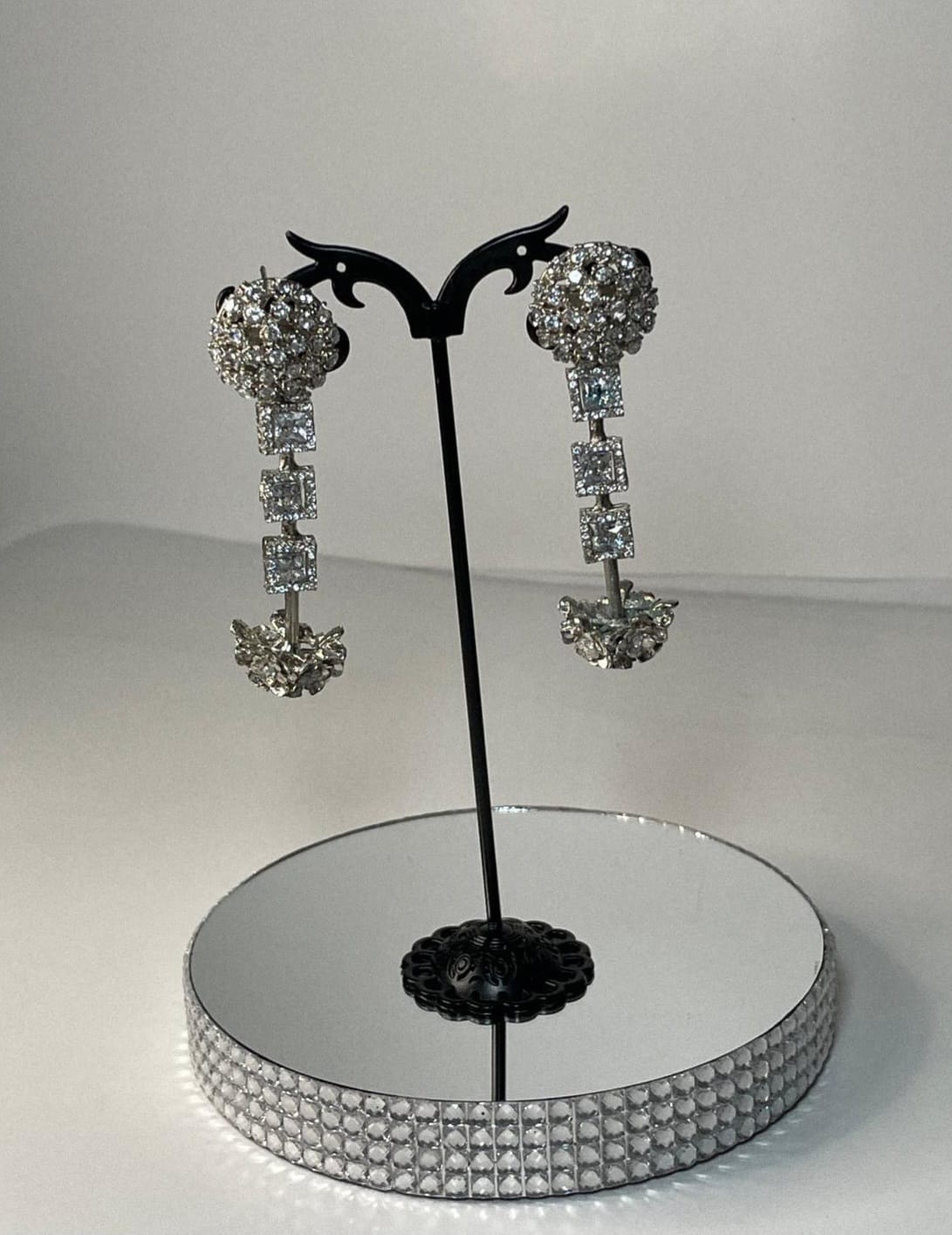 Multi-layered dangle earrings - Image 2