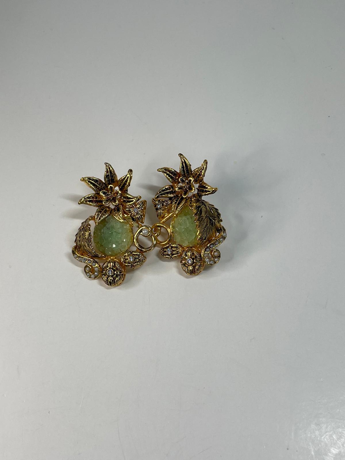 Green crushed stone earring