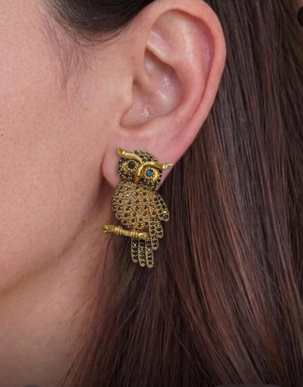 owl-inspired stud