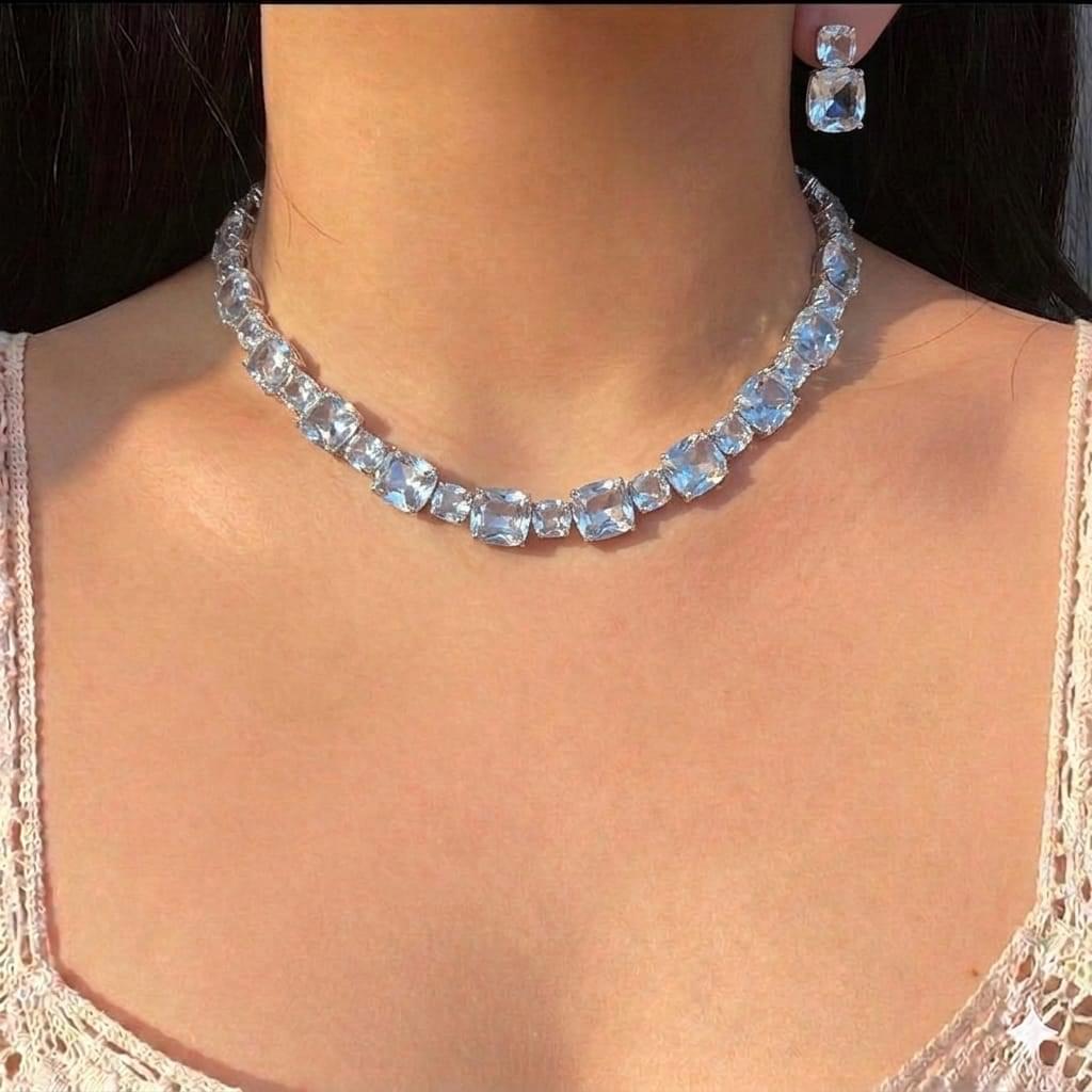 Clear doublet necklace