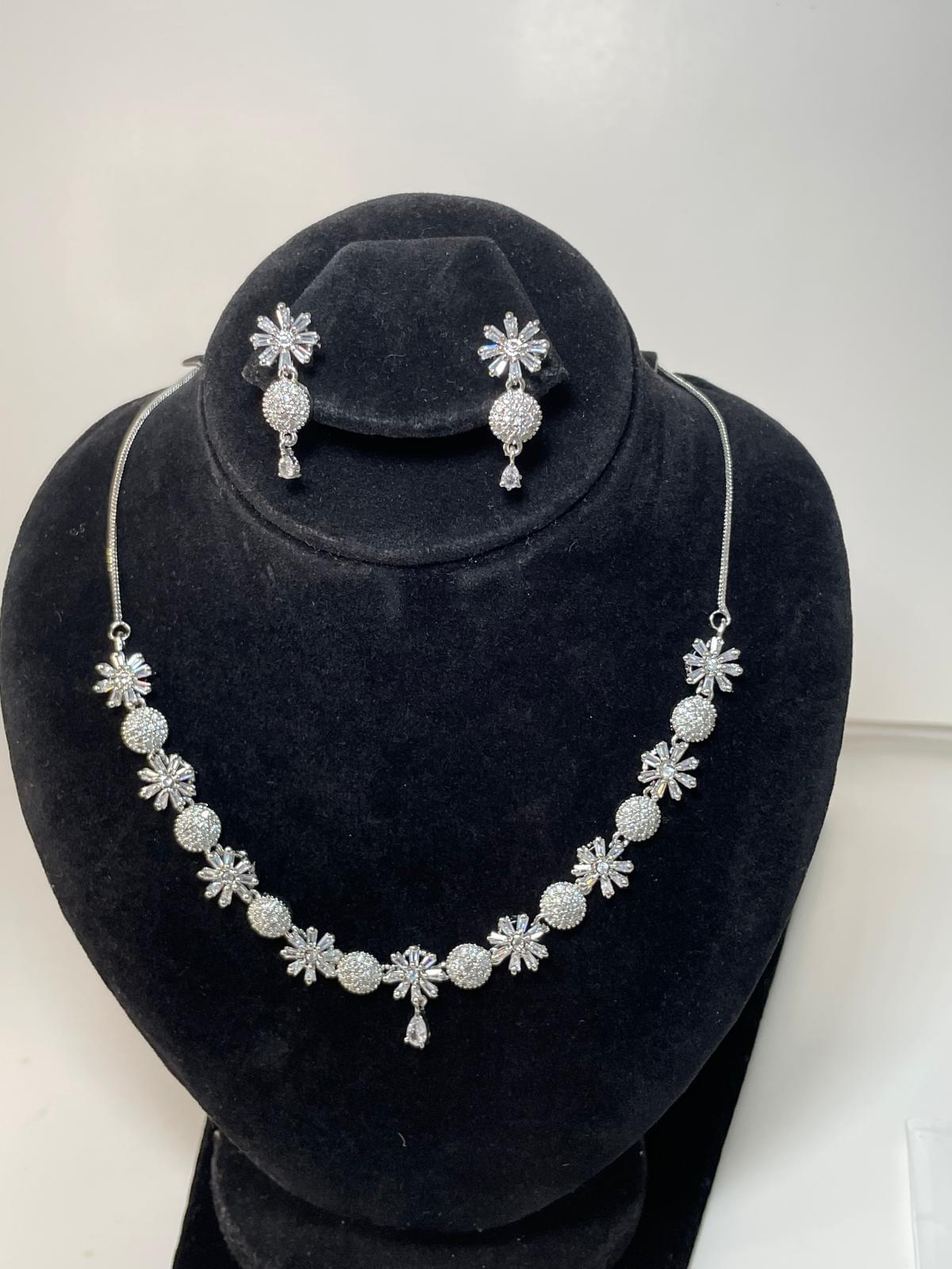 Floral Blossom Necklace Set - Image 2