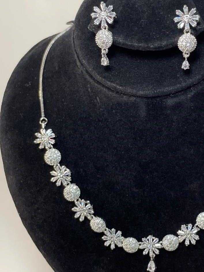 Floral Blossom Necklace Set - Image 3