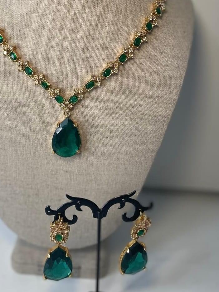 Emerald green necklace set - Image 2