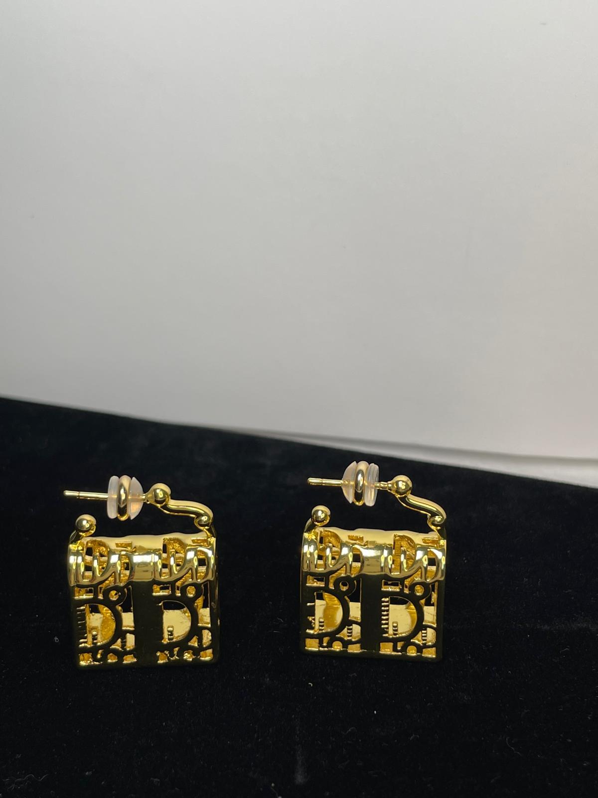 Designer-inspired earring - Image 3