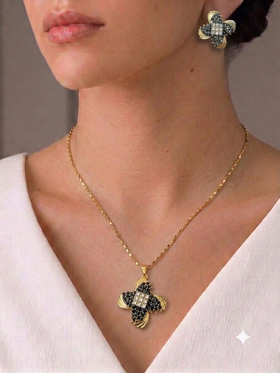 Bold Geometric Set.