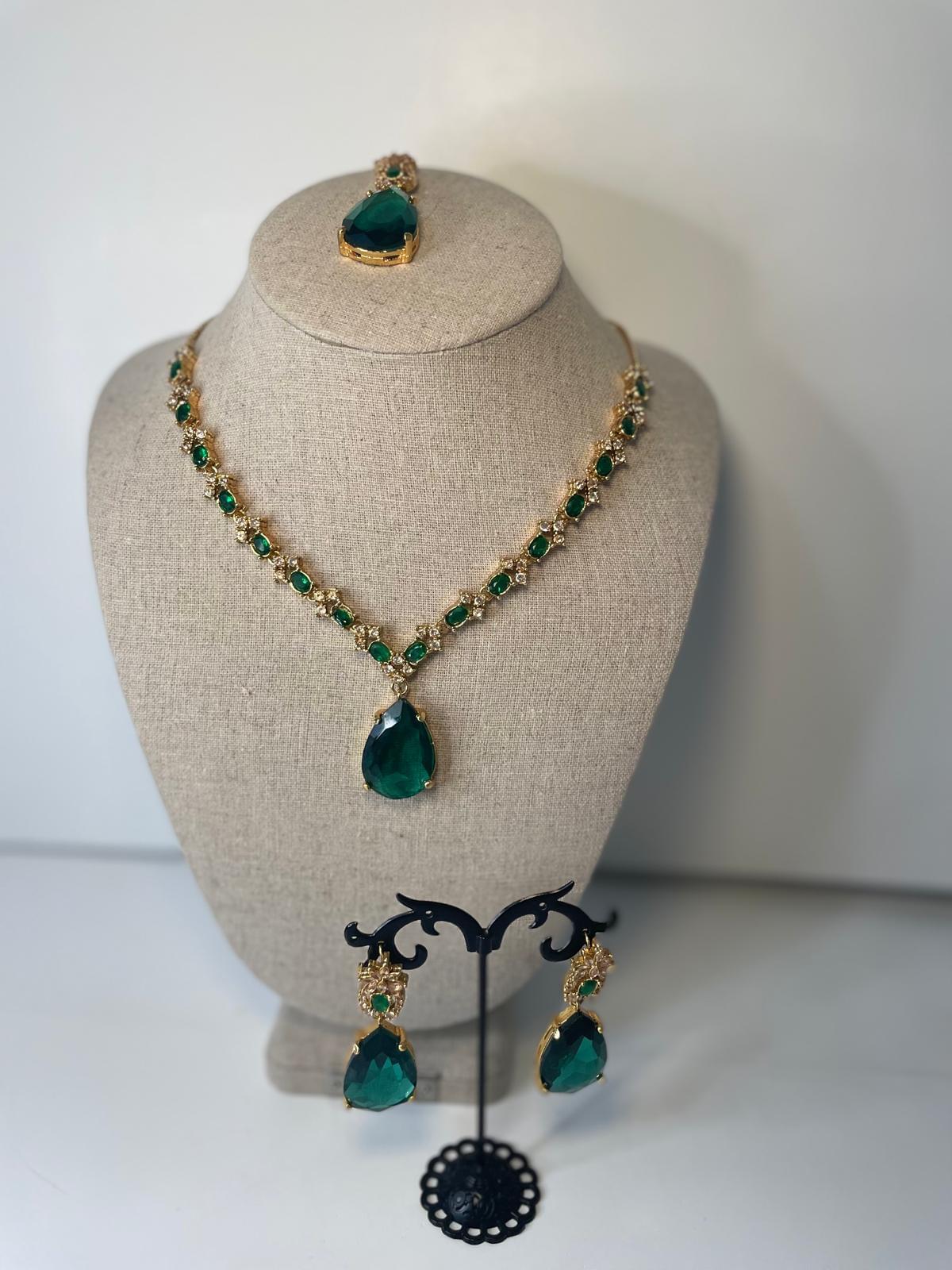 Emerald green necklace set - Image 3